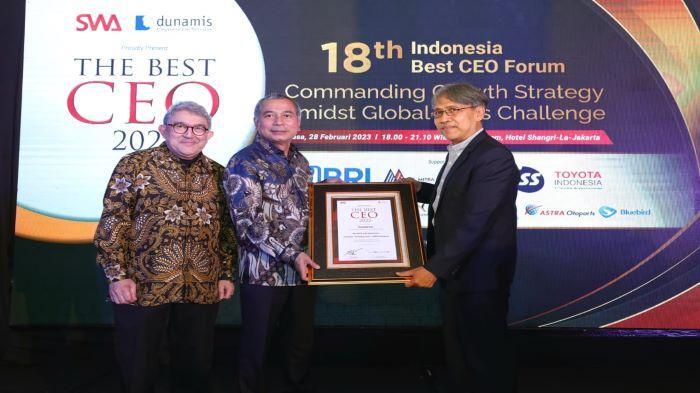 Direktur-Utama-BRI-Best-CEO-with-Distinction.jpg
