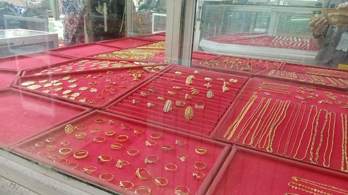 Emas-Perhiasan-di-Pasar-16-Ilir-Palembang.jpg