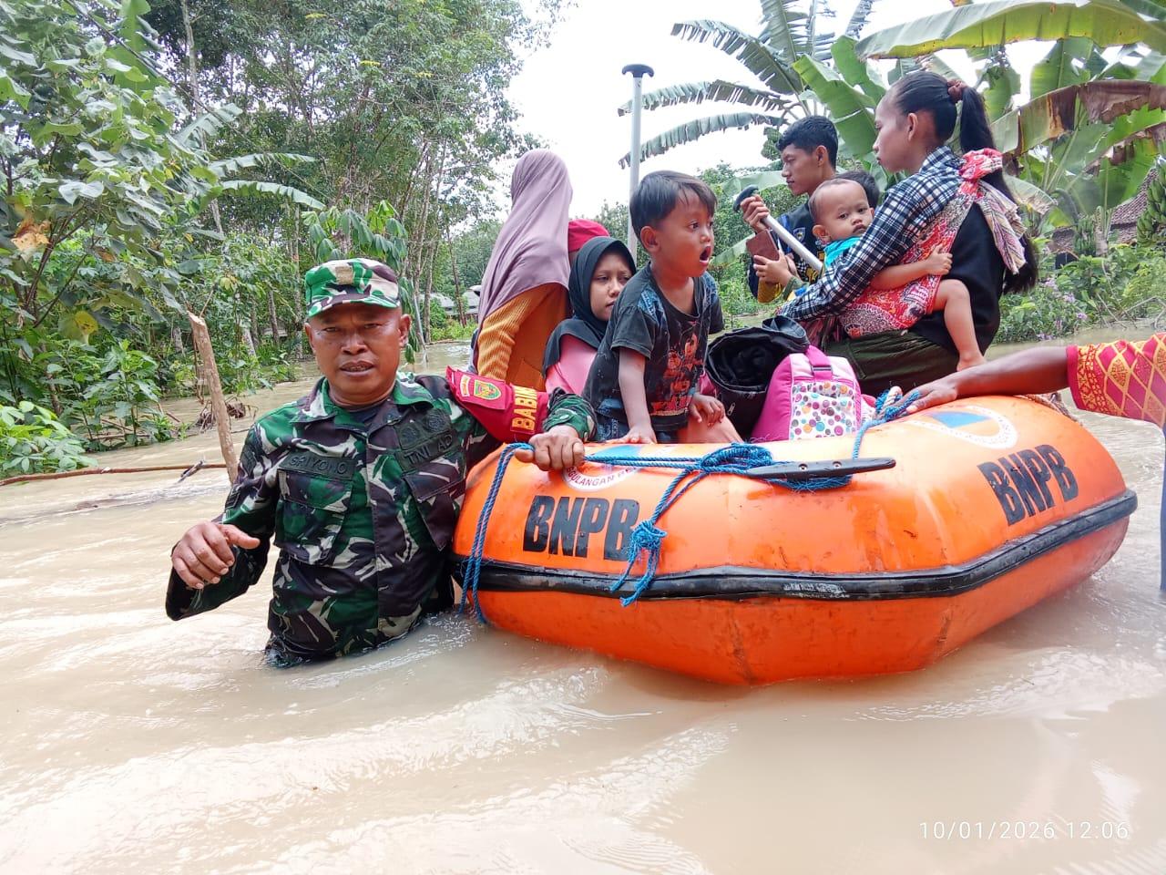 Evakuasi-korban-banjir-oki.jpg