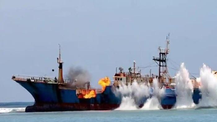 FV-Viking-Bangkai-Kapal-Pencuri-Ikan-di-Pangandaran.jpg