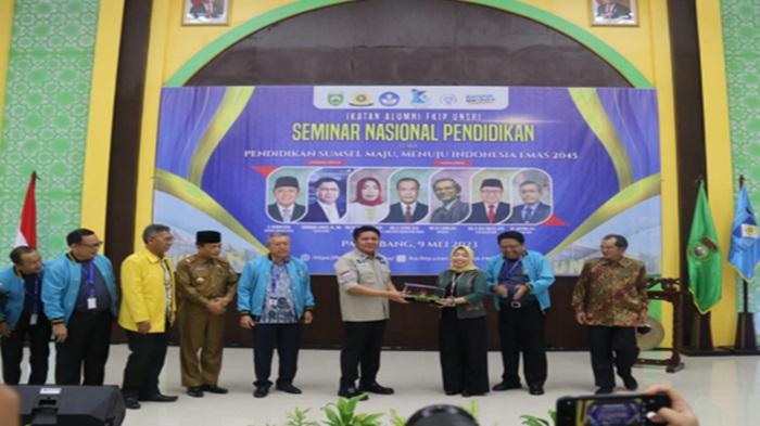 Gubernur-Sumsel-H-Herman-Deru-hadir-pada-Seminar-nasional-dan-reuni-akbar.jpg