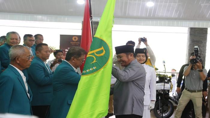 Gubernur-Sumsel-H-Herman-Deru-kembali-melantik-dan-menyerahkan-bendera-organisasi.jpg