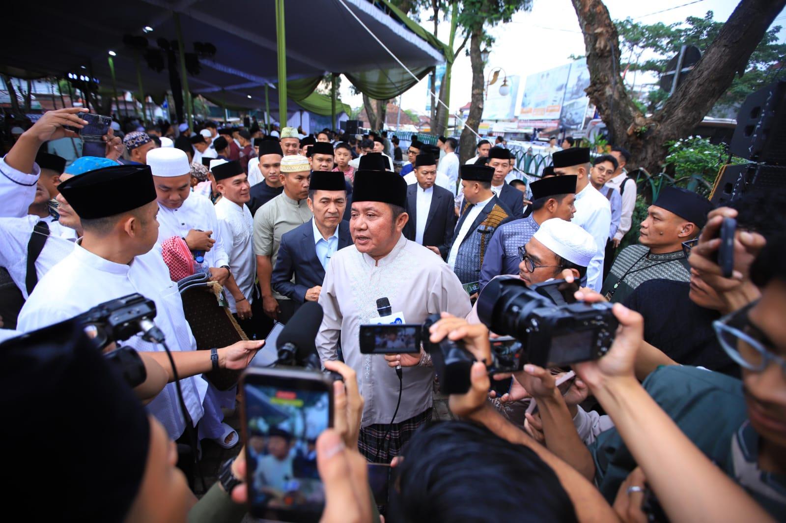 Gubernur dan Wagub Sumsel Salat Ied Bersama Masyarakat, Ajak Perkuat Silaturahmi dan Kebersamaan