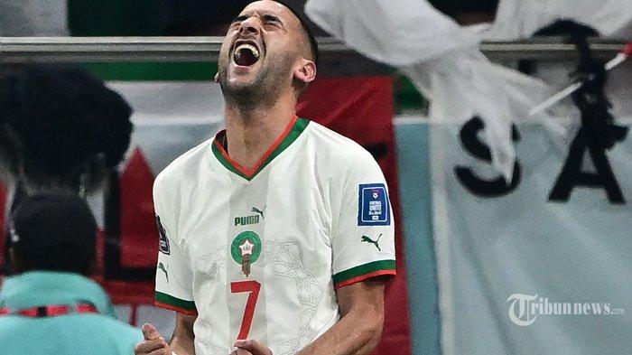 Hakim-Ziyech-berselebrasi-usai-mencetak-gol-pertama-timnya.jpg