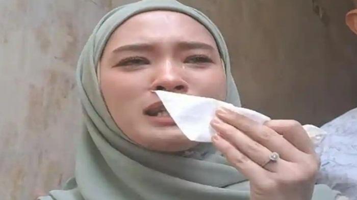 Inara-Rusli-Nangis-Minta-Maaf-Kondisinya-Terungkap-Merasa-Bersalah.jpg