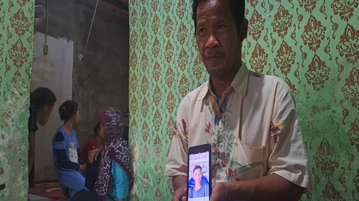 Iskandar-43-ayah-korban-yang-meninggal-karena-tertembak-peluru-nyasar.jpg