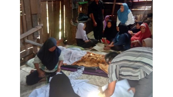 DUKA Selamat Tatap Pusara Nenek Rohaya: 'Hanya Maut yang Bisa Memisahkan Cintanya'