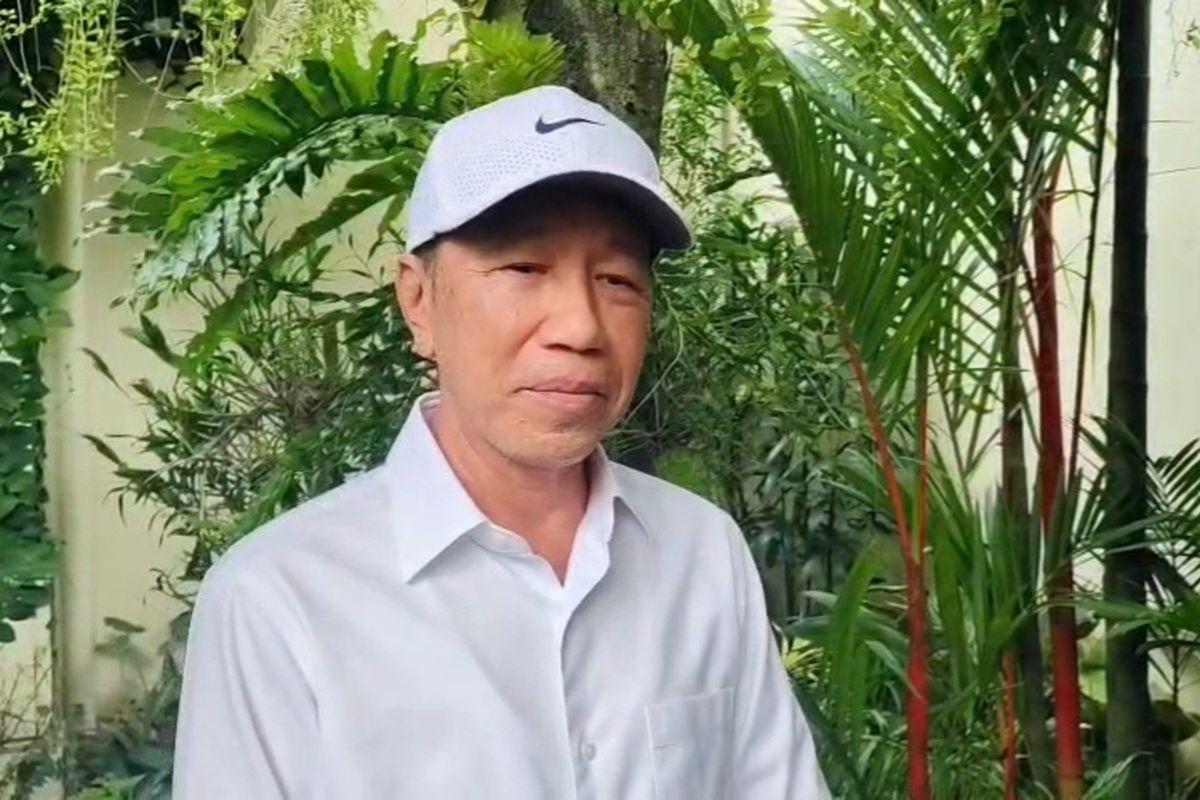 Jokowi-pakai-topi-putih.jpg