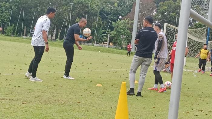 Sempat Diisukan Tidak Diperpanjang Manajemen Sriwijaya FC, Ferry Rotinsulu Kini Kembali Gabung SFC