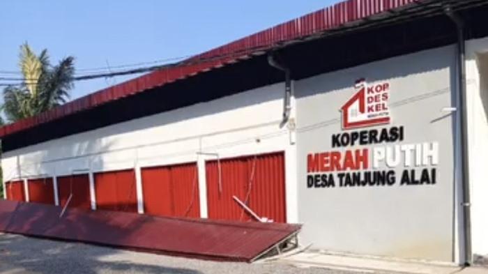 Belum Sempat Beroperasi, Kanopi Bangunan Koperasi Desa Merah Putih di Ogan Ilir Ambruk - Sripoku.com