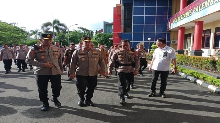 Kapolda-Sumsel-Irjen-Pol-A-Rachmad-Wibowo-SIk-didampingi-Kombes-Pol-Mokhamad-Ngajib.jpg