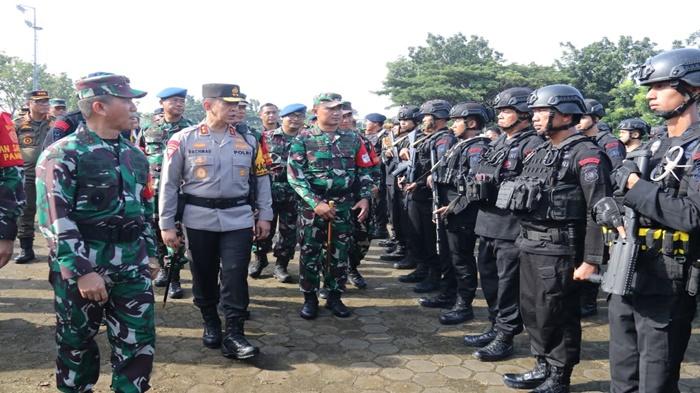 Kapolda-Sumsel-Irjen-Pol-A-Rachmad-Wibowo-SIk-pengecekan-terhadap-kesiapan-personil.jpg