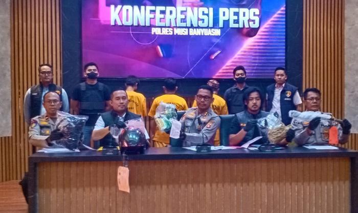 KURIR Antar 3 Kg Sabu dari Palembang-Lubuklinggau, Pasrah Dikepung Polisi Muba di SPBU Babat Toman