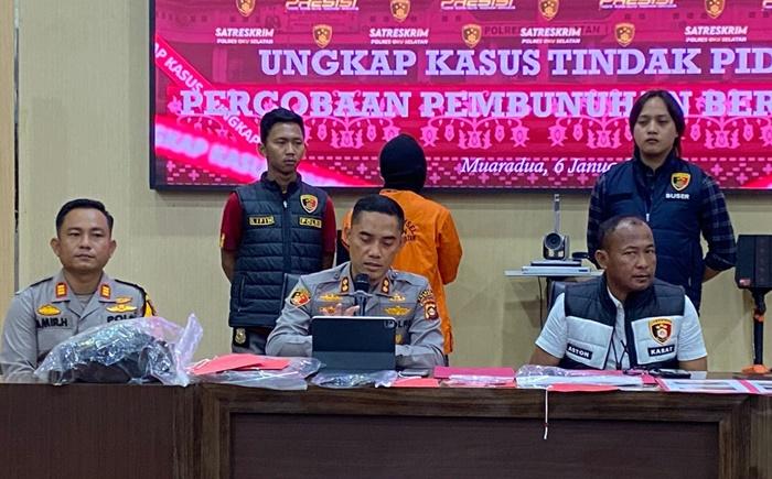 Kapolres-OKU-Selatan-AKBP-I-Made-Redi-Hartana-dan-Kasat-Reskrim-AKP-Aston-L-Sinaga-23.jpg