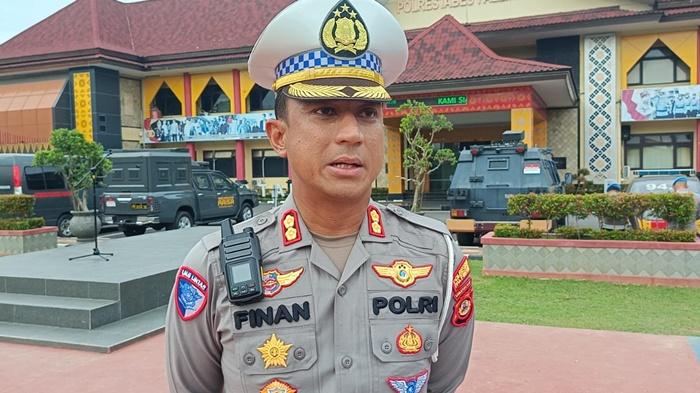 Kasat-Lantas-Polrestabes-Palembang-AKBP-Finan-S-Radipta-jelang-untuk-rasa.jpg
