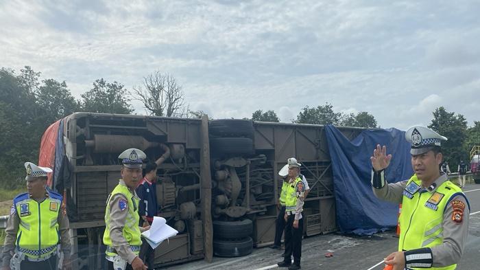 Sopir Bus Miyor Jadi Korban Tewas Kecelakaan Tunggal di Tol Kayuagung-Palembang, 9 Penumpang Luka