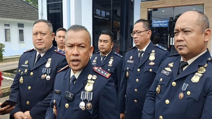 Khairul-Mirza-paspor.jpg