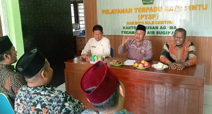 Kepala Kemenag OKI Sidak KUA Air Sugihan, Kholil Azmi Tegaskan Kalimat Ini Kepada Seluruh Pegawai - Sripoku.com