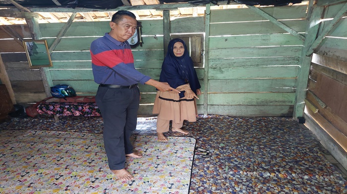Korban-Tunjukkan-Lokasi-Sepeda-Motornya-yang-Hilang-Dalam-Rumah.jpg