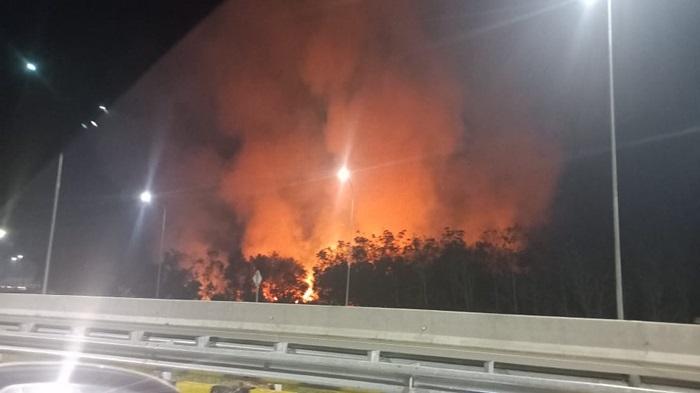 Lahan-Tol-Indralaya-Prabumulih-terbakar.jpg