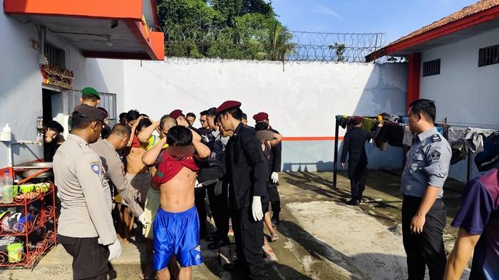 Lapas-Kelas-IIB-Sekayu-menggelar-razia-Blok-Hunian-dan-tes-urine.jpg