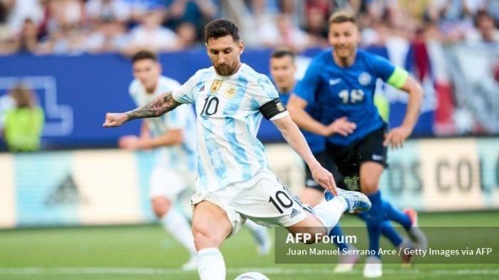 Lionel-Messi-mencetak-gol-di-pertandingan-persahabatan-antara-Argentina-dan-Estonia.jpg