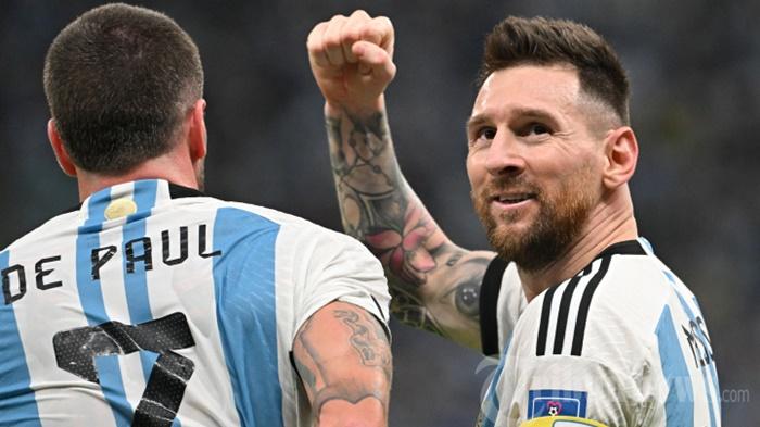Lionel-Messi-merayakan-setelah-membantu-Nahuel-Molina-mencetak-gol-pertama-timnya.jpg