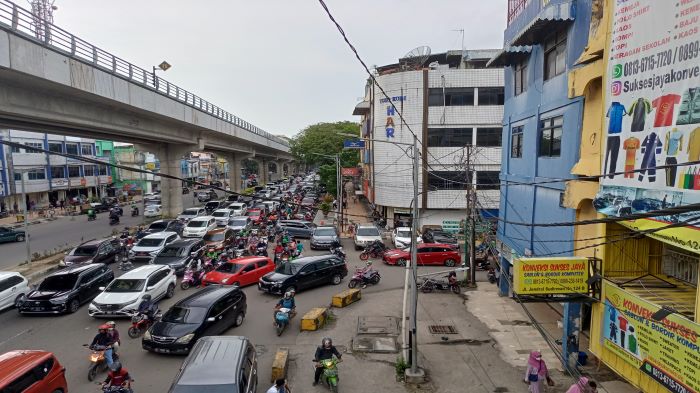 Macet-di-Jalan-Jendral-Sudirman-hingga-Jembatan-Ampera.jpg
