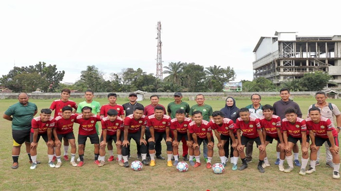 Manajemen-PS-Palembang-berfoto-bareng-tim-menghadapi-Piala-Indonesia.jpg