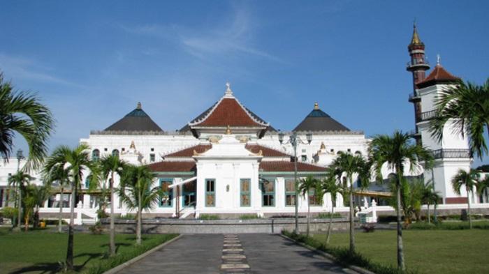 Masjid-Agung-Palembang-termasuk-ke-dalam-daftar-masjid-di-dekat-BKB.jpg