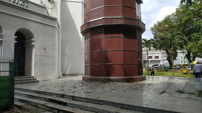 Detik-detik Keramik Menara Masjid Agung Jatuh, Pedagang Mendadak Pulang Takut Tertimpa