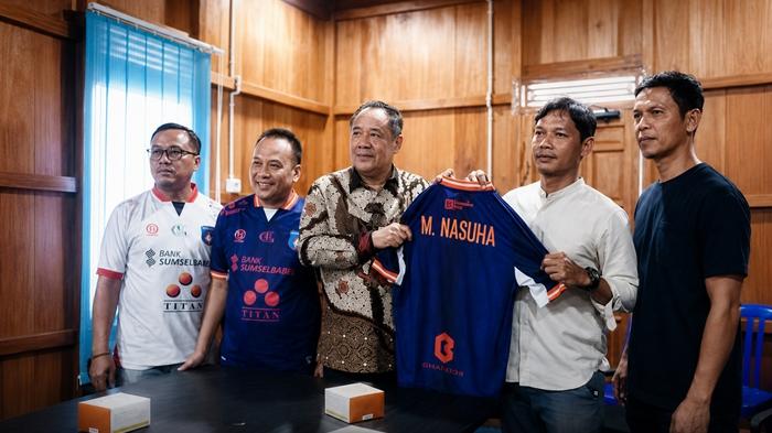 Resmi Latih Sumsel United, Ini Alasan Legenda Sriwijaya FC M Nasuha Terima Pinangan Laskar Juaro - Sripoku.com