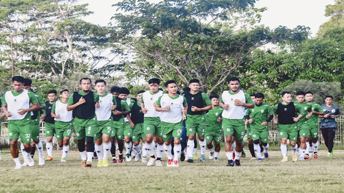 Para-pemain-Sriwijaya-FC-menjalani-latihan-fisik-bersama-tim-Sriwijaya-FC-di-Lapangan-Atletik.jpg