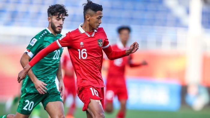 Pemain-timnas-U-20-Indonesia-Dony-Tri-Pamungkas-dikawal-pemain-Irak.jpg