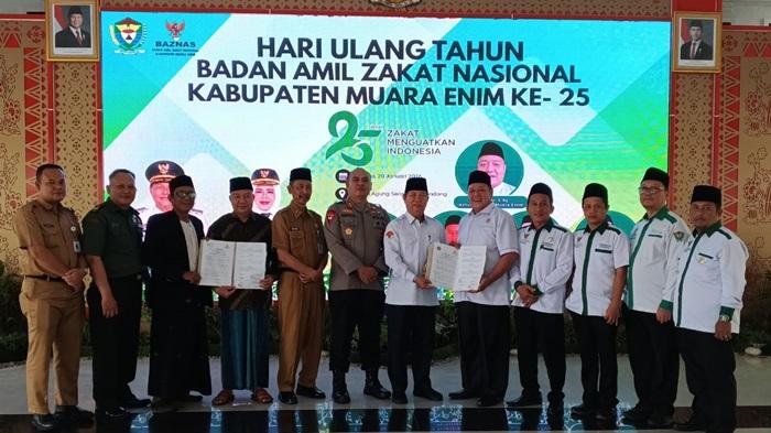 Penyerahan-penghargaan-dari-Baznas.jpg