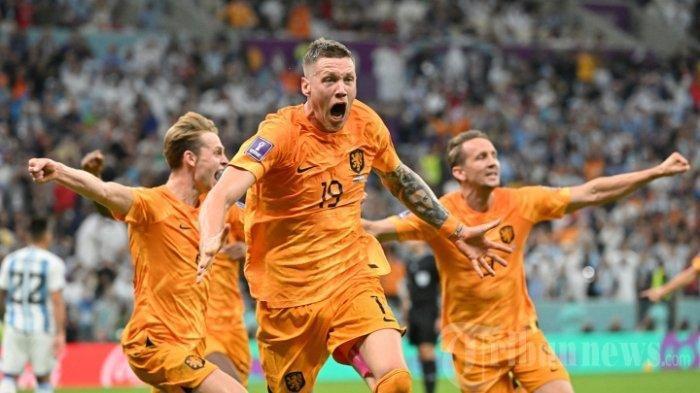Penyerang-Belanda-Wout-Weghorst-merayakan-gol-kedua-timnya.jpg