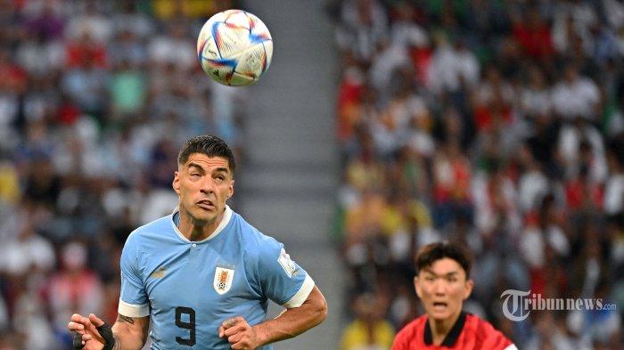Penyerang-Uruguay-Luis-Suarez-menyundul-bola.jpg