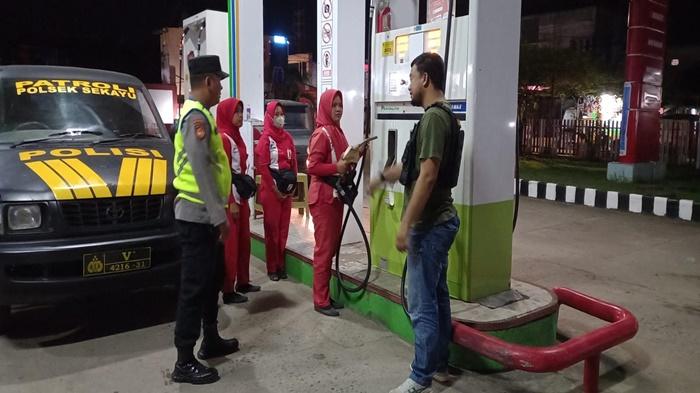 Personil-Polsek-Sekayu-ketika-melakukan-sidak-terhadap-Pom-Bensin-yang-ada-di-Kota-Sekayu.jpg