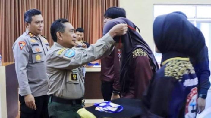 Peserta-mengikuti-latihan-Binlat-di-Aula-Sertu-Pol-Anumerta-Hadinata-Polres-OKU-Selatan-1.jpg