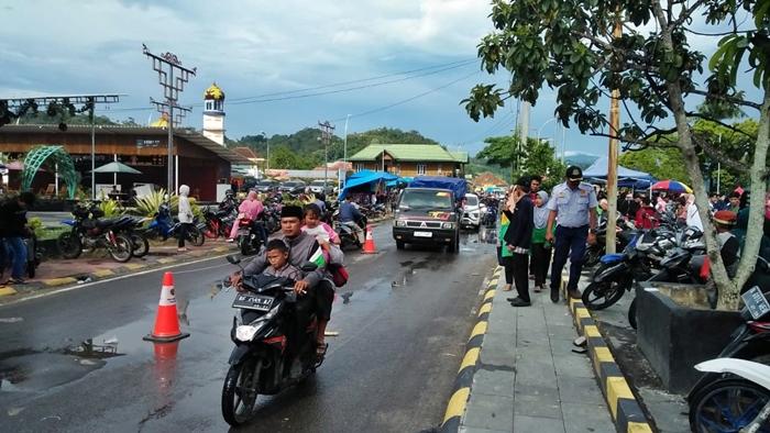 Peta-jalur-one-way-dan-ramainya-wisatawan-datang-di-Danau-Ranau-Minggu-2342023.jpg