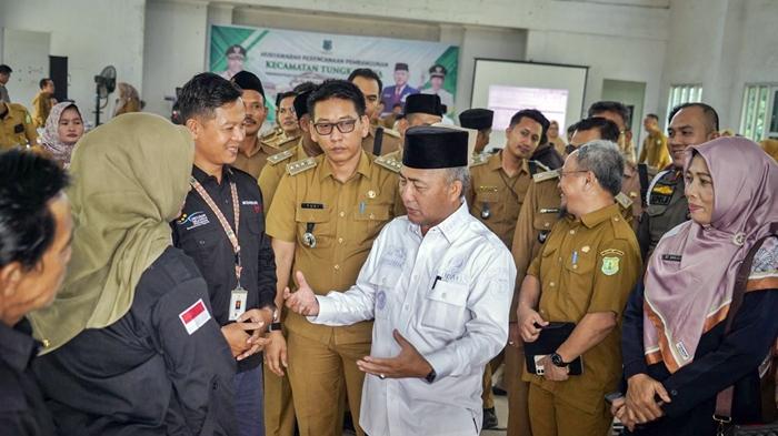 Pj-Bupati-Muba-Apriyadi-memberikan-arahan-kepada-perangkat-desa-yang-ada-di-Kecamtan-Tungkal-Jaya.jpg