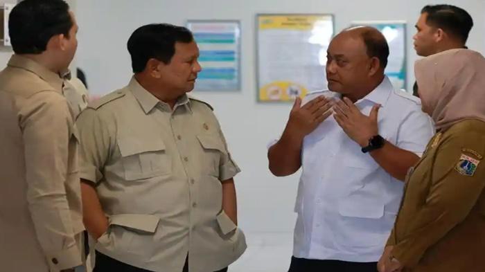 Presiden-RI-Prabowo-Subianto-bersama-Kepala-BGN-Dadan-Hindayana.jpg
