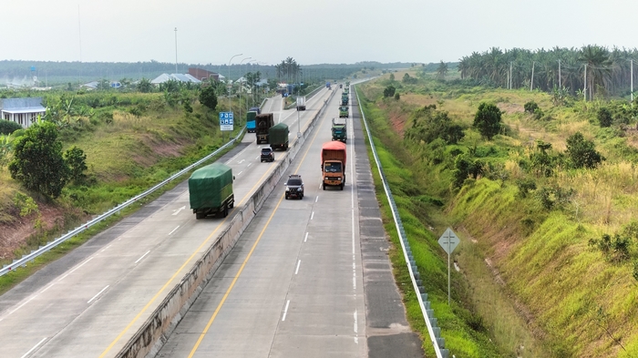 Puluhan-kendaraan-melintasi-Tol-Terpeka-Senin-442022.jpg