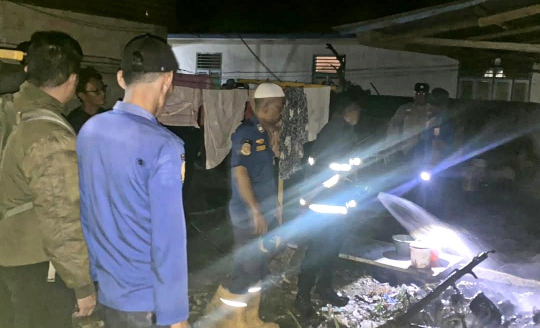 Diduga Akibat Bakar Sampah, Rumah Warga di Talang Kelapa Banyuasin Terbakar Saat Malam Lebaran