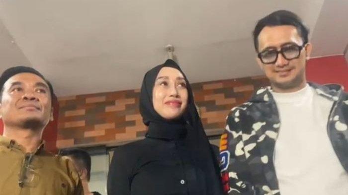Reza-Gladys-bereaksi-dicap-selalu-mangkir-di-persidangan-Nikita-Mirzani.jpg