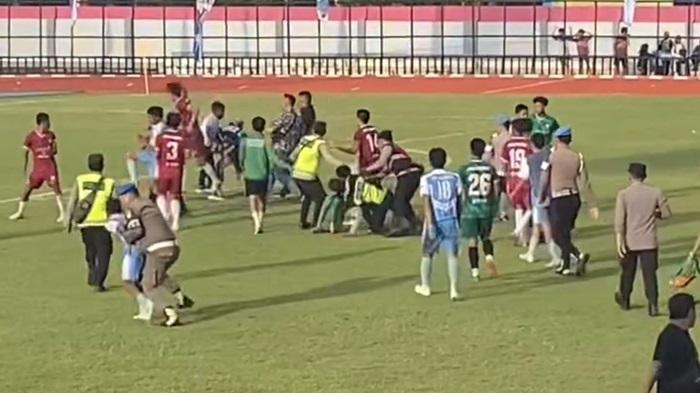 Laga Final Sepak Bola Porprov XV, Tim Palembang  vs Lubuklinggau Berakhir Ricuh