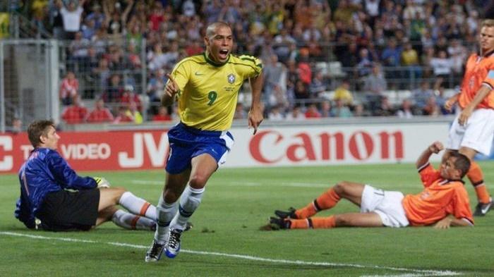 Ronaldo-Nazario-merayakan-gol-di-semifinal-Piala-Dunia-1998-07071998.jpg