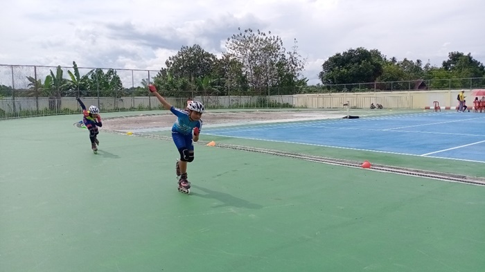 Salah-satu-atlet-MIS-OKU-Selatan-tengah-meroda-di-Stadion-Mini-Bumi-Agung-OKUS.jpg