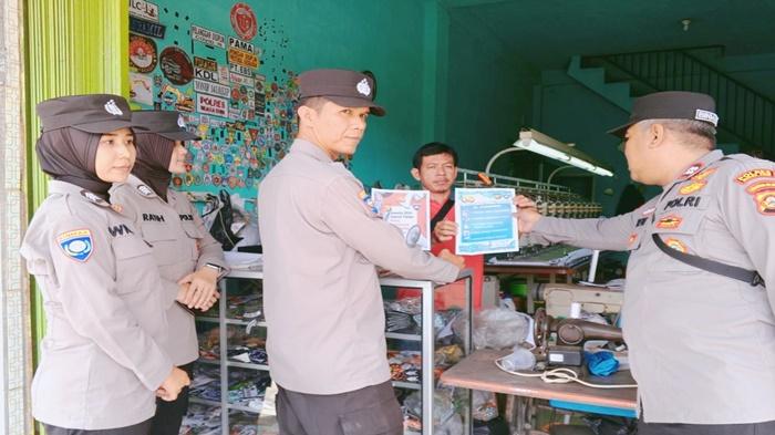 Satuan-Tugas-Satgas-I-Preemtif-Polres-Muara-Enim-melaksanakan-kegiatan-penyebaran-brosur.jpg
