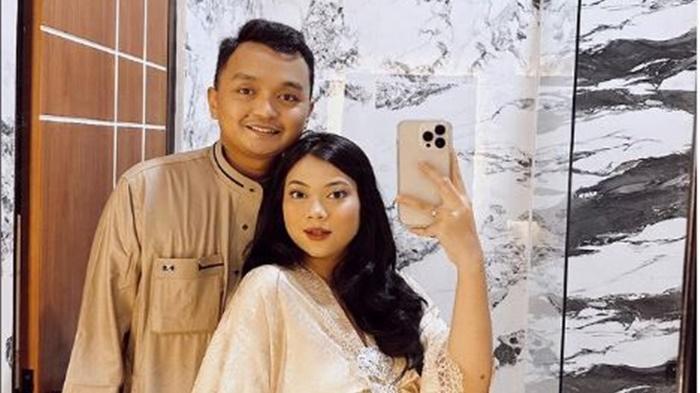 Selebgram-Hanum-Mega-bersama-sang-suami-Achmad-Herlambang.jpg